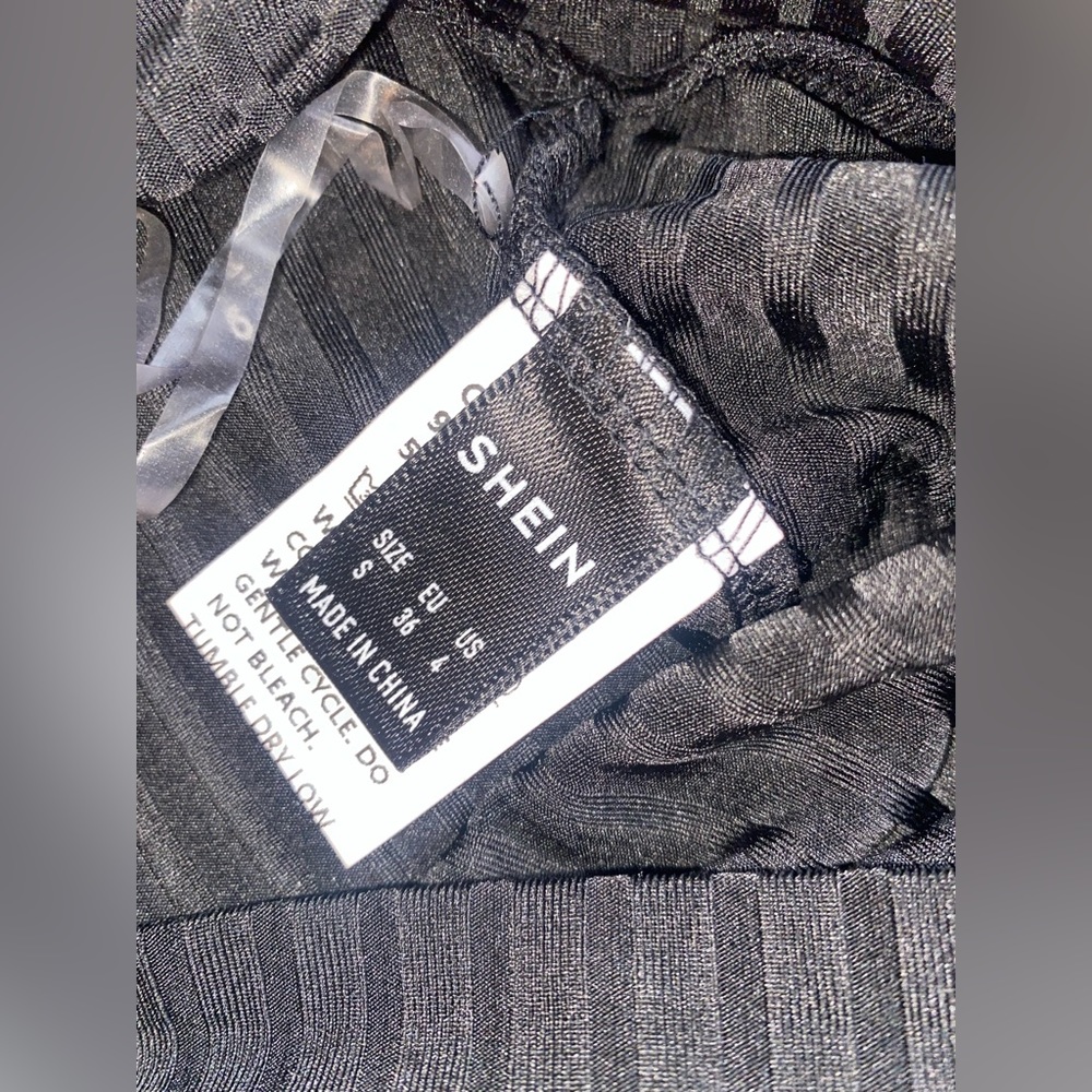 Shein top • crop top • size small - Picture 2 of 2